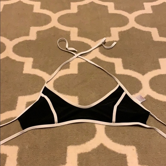 Bikini - Picture 1 of 3